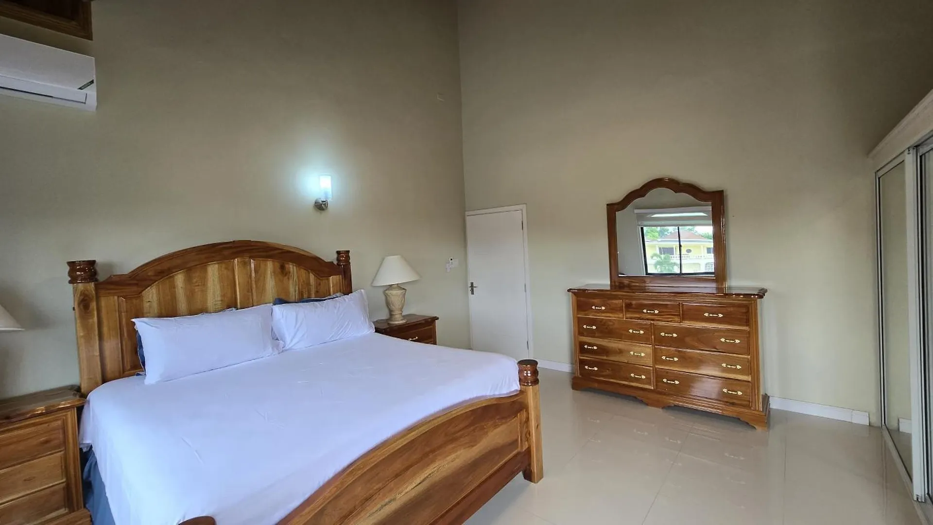 מונטגו ביי Patterson Palm Apartment #7
